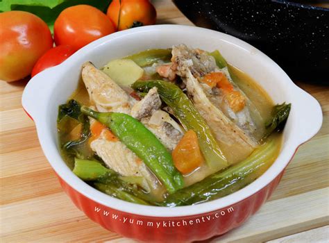  Sinigang na Isda! A Tangy and Soul-Warming Broth That Will Transport You Straight to the Culinary Heart of the Philippines