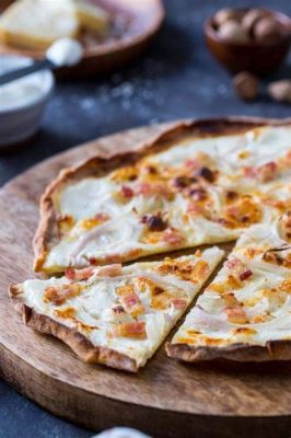  Tarte Flambée:  Piekąca chrupiąca baza z kremowym serowym nadzieniem, idealna na każdą okazję!